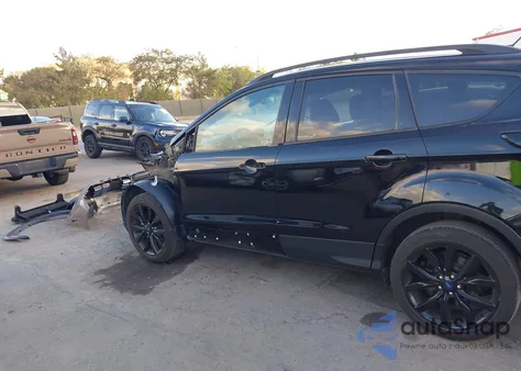 2017 Ford Escape Titanium из США, поврежденный, VIN 1FMCU0J93HUD54108